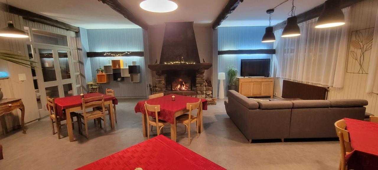 Hotel La Rua Албие-Монрон Екстериор снимка