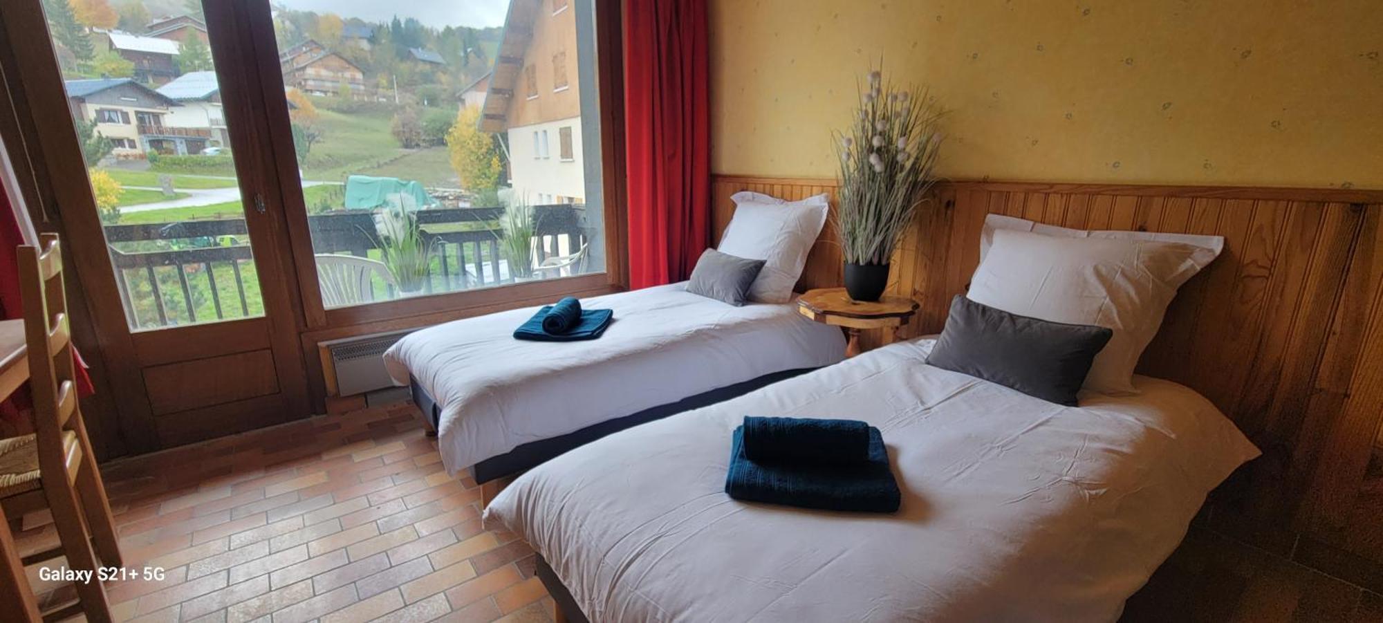 Hotel La Rua Албие-Монрон Екстериор снимка