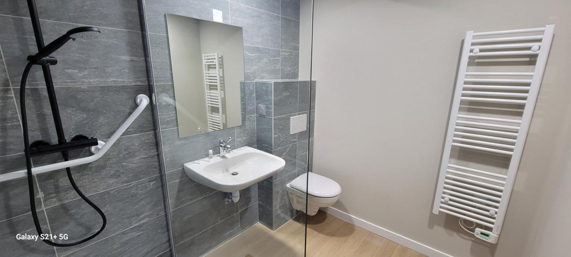 Hotel La Rua Албие-Монрон Екстериор снимка